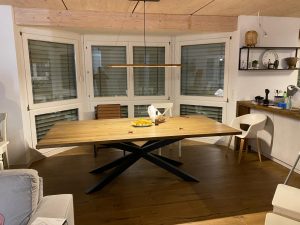 Tisch mit 240x120 cm und einem Spiderfuss